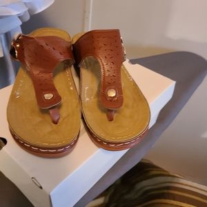 Women sandals
